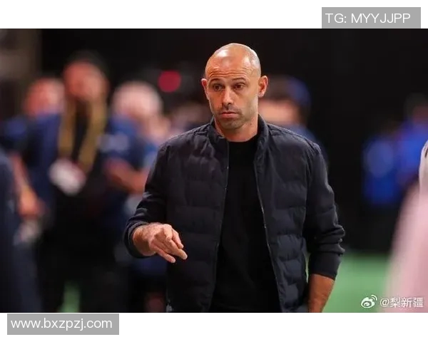 季后赛即将开启贝克汉姆现身迈阿密训练场与马斯切拉诺热烈交流 季后赛即将开启贝克汉姆现身迈阿密训练场与马斯切拉诺热烈交流