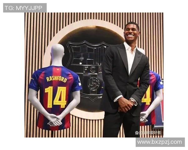 巴萨与切尔西交锋海报展示球员乘坐伦敦地铁拉什福德与库库同框亮相