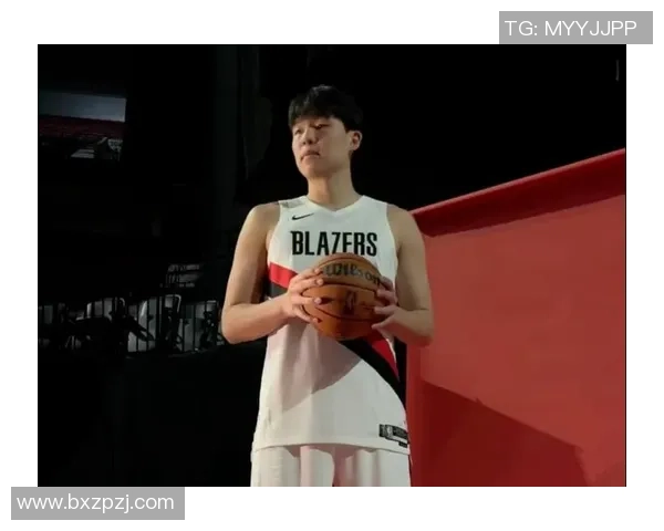 杨瀚森在比赛中表现出色需加强防守与无球跑动提升实力