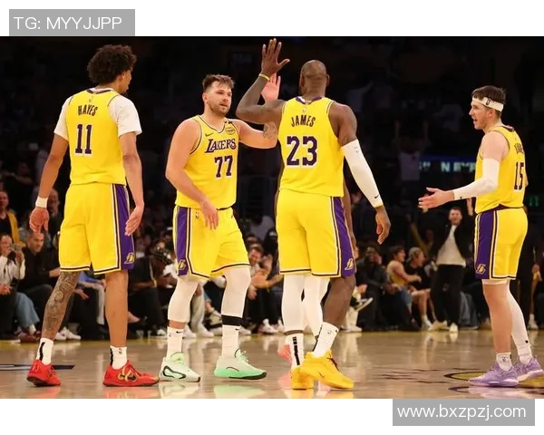 东契奇单打无解湖人防守漏洞显现后场短板依旧难以弥补 东契奇单打无解湖人防守漏洞显现后场短板依旧难以弥补