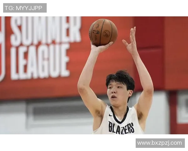 瀚森在比赛中展现出自信与进步逐渐找到个人节奏的精彩表现